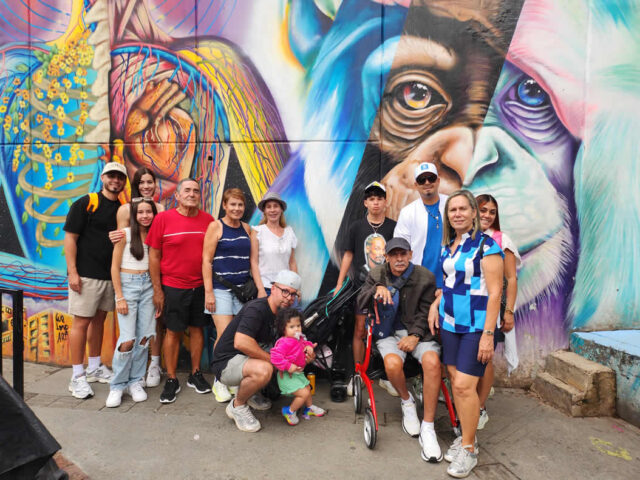 tour comuna 13 trece graffitour grafitti tour grafitour escaleras electricas graffititour grafititour (13)
