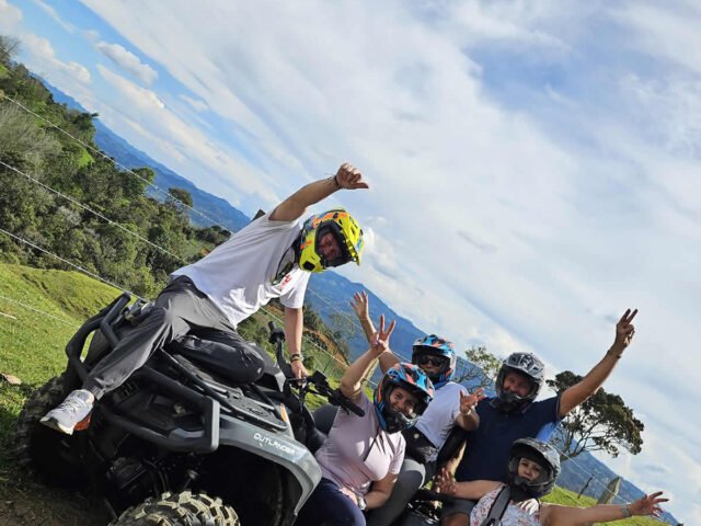 tour en medellin antioquia four track cuatrimotos motos de cuatro llantas antioquia senderos montañas rios colombia aventura tour extremo _ (9)